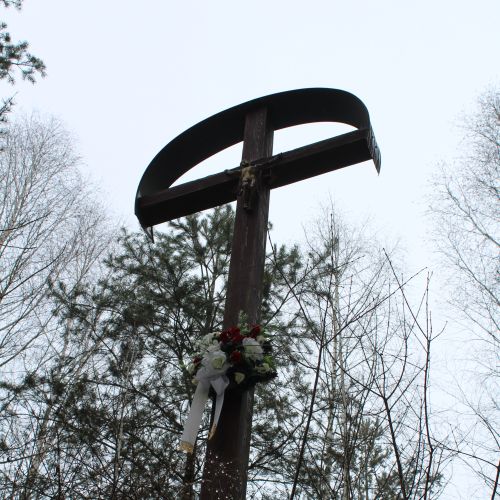 Kríž v lesoparku Hrboltová