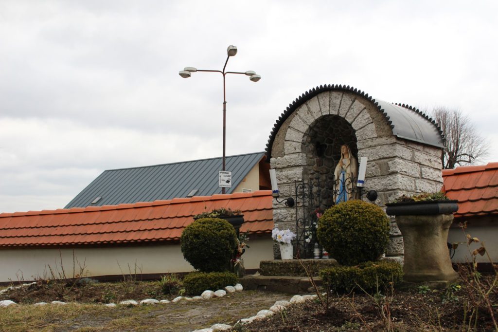 Kaplnka pri kostole sv. Šimona a Júdu Liptovské Sliače - Stredný 04