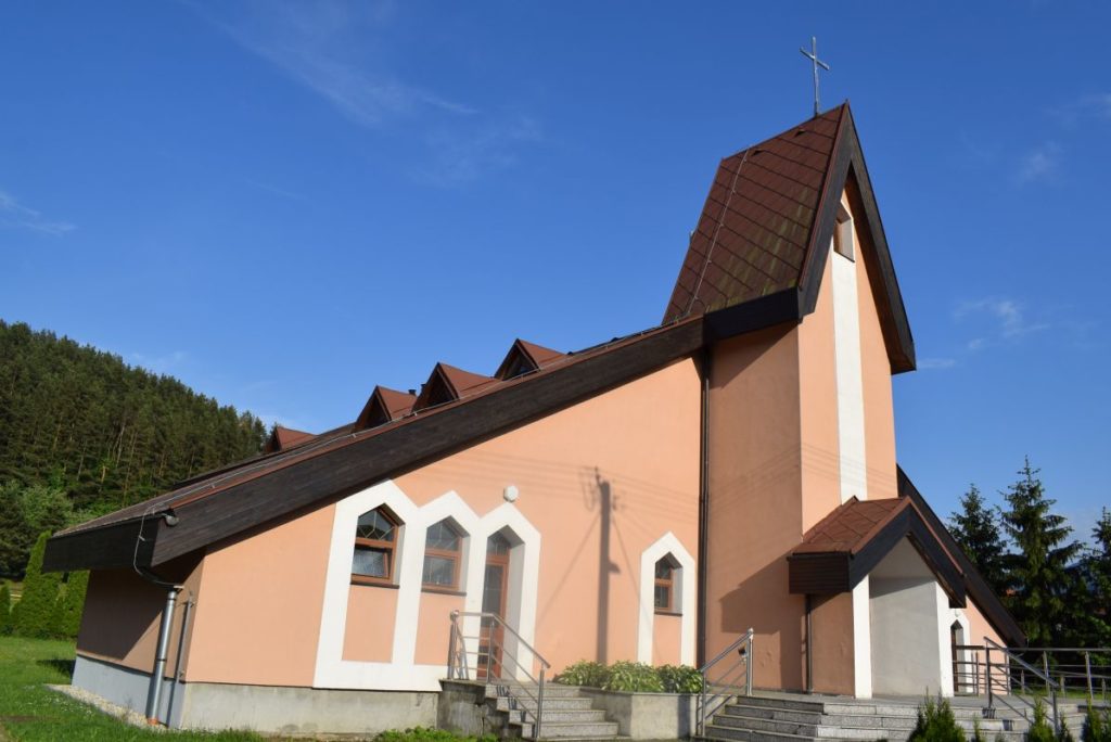 Kostol Svätej rodiny v Štiavničke 04