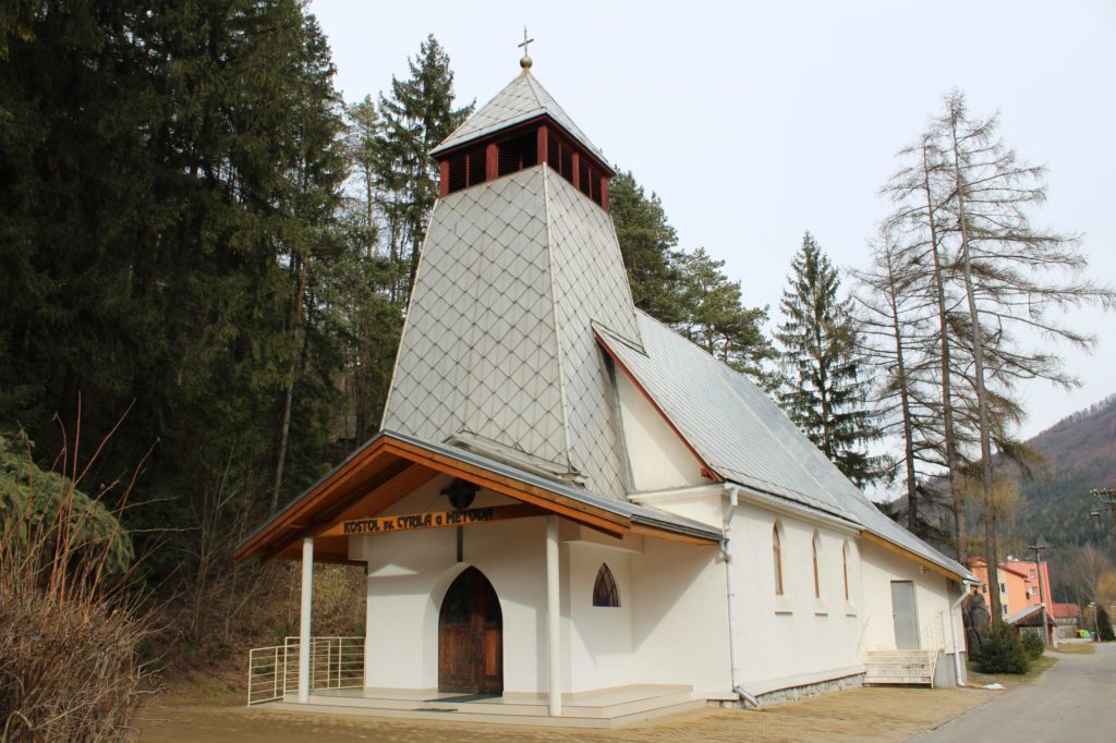 Kostol sv. Cyrila a Metoda v Ľubochni 12