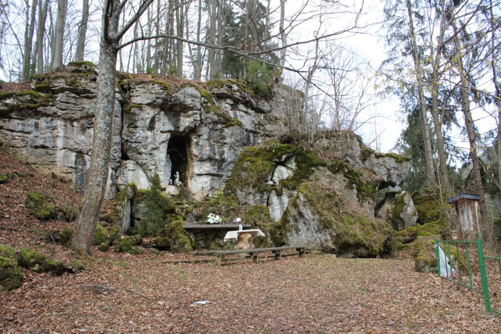 Lurdská jaskyňa Biely Potok, Trlenská dolina Jezuitská zotavovňa 05