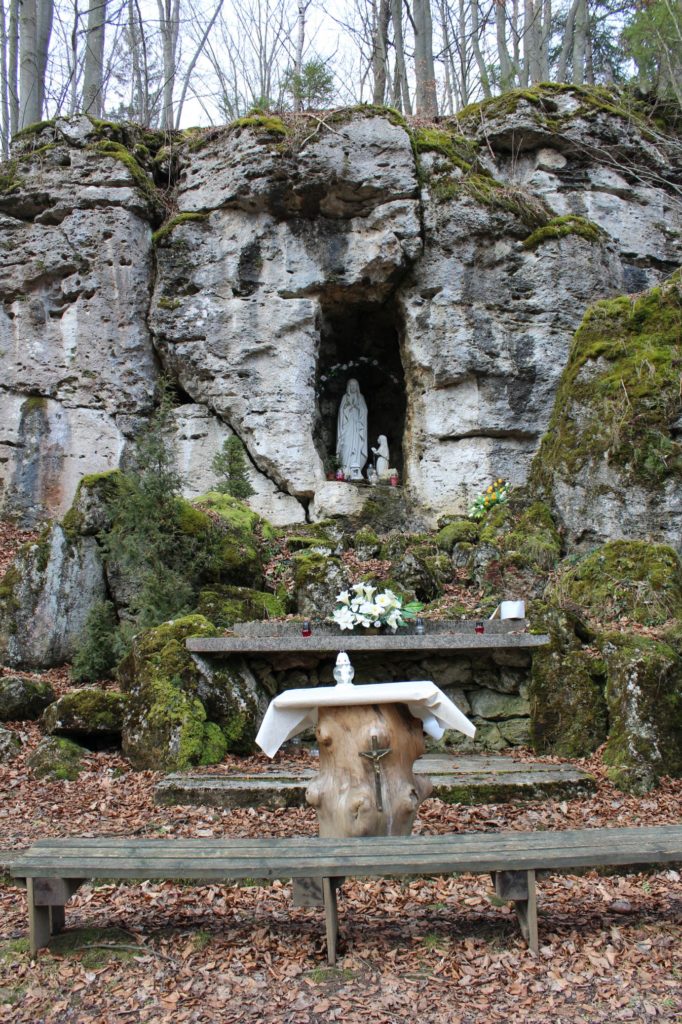 Lurdská jaskyňa Biely Potok, Trlenská dolina Jezuitská zotavovňa 07
