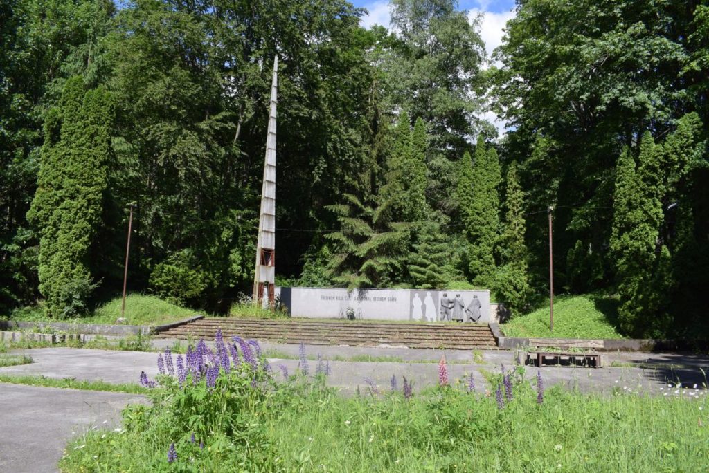Pamätník padlým účastníkom Slovenského národného povstania v Korytnici 05