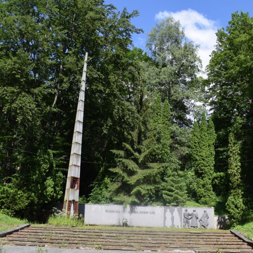 Pamätník padlým účastníkom Slovenského národného povstania v Korytnici