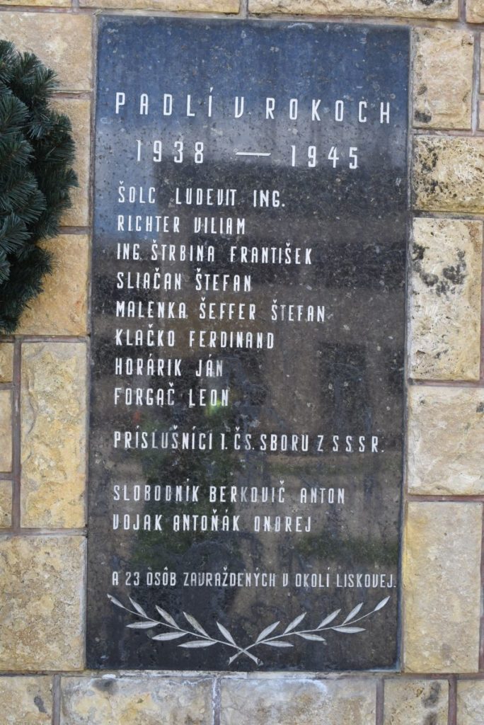 Pomník obetiam 1. a 2. svetovej vojny v Liskovej 04