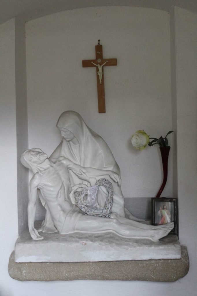 Kaplnka Sedembolestnej Panny Márie na Paračke v Likavke 03