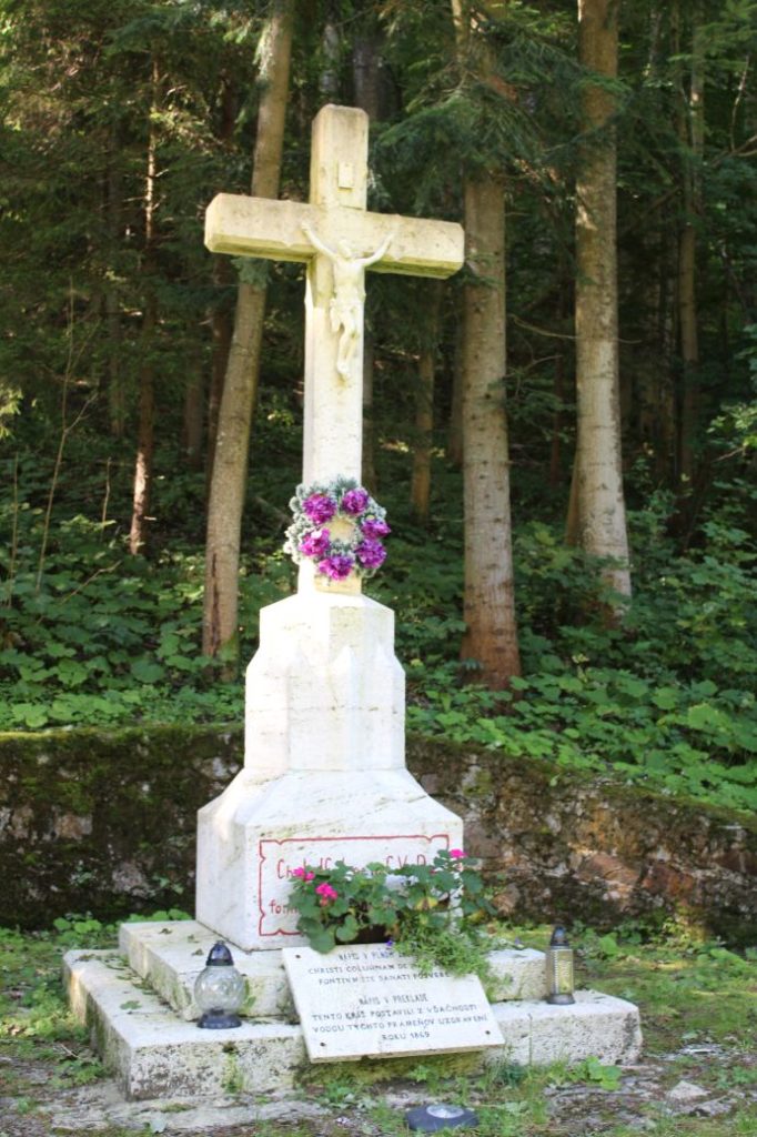 Kríž vďačnosti uzdravených 1869 v Korytnici, Liptovská Osada 01