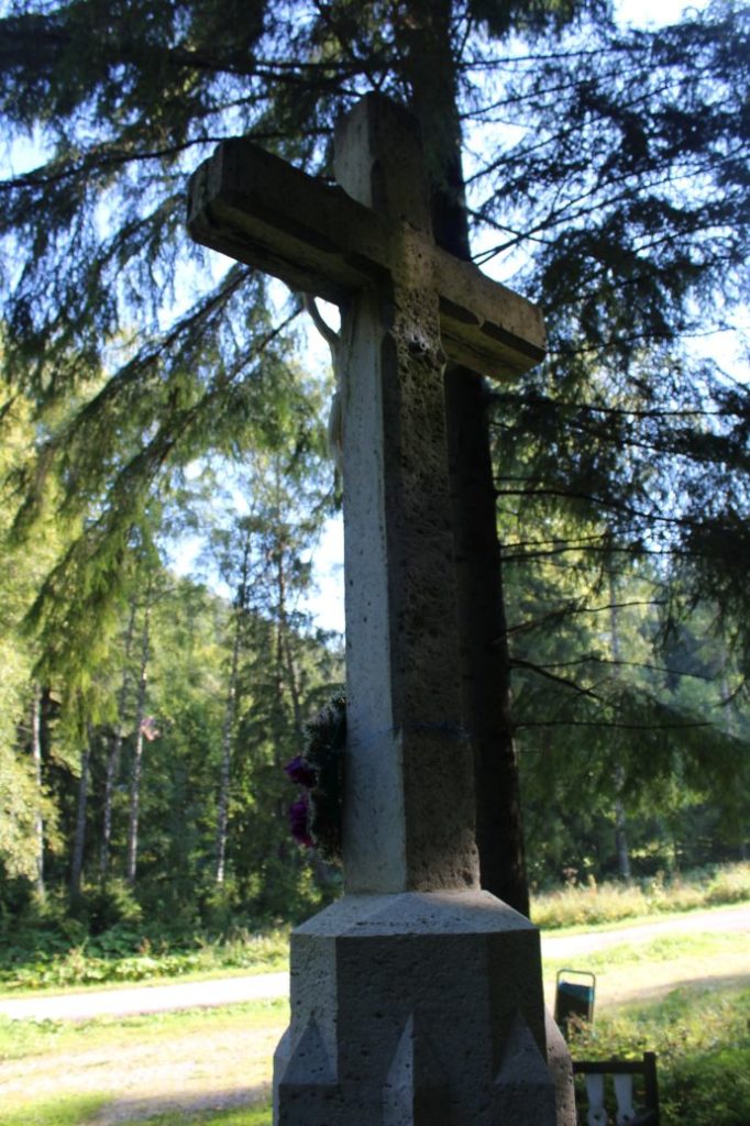 Kríž vďačnosti uzdravených 1869 v Korytnici, Liptovská Osada 04