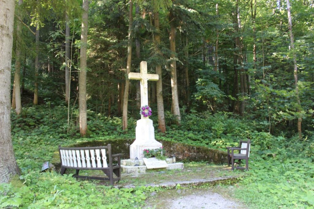 Kríž vďačnosti uzdravených 1869 v Korytnici, Liptovská Osada 07