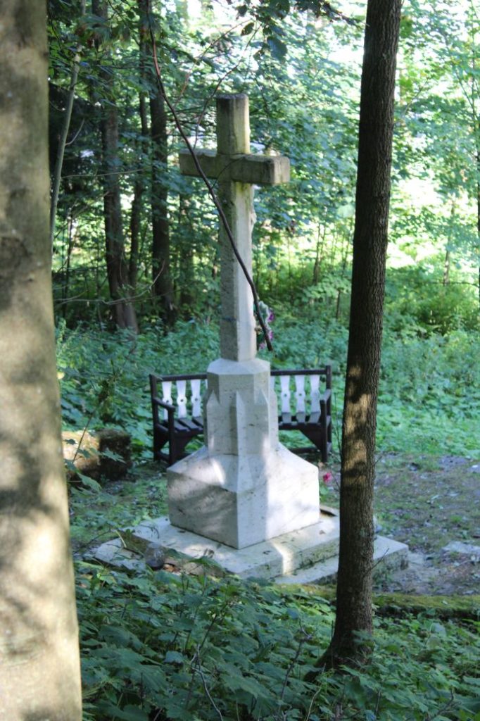 Kríž vďačnosti uzdravených 1869 v Korytnici, Liptovská Osada 08