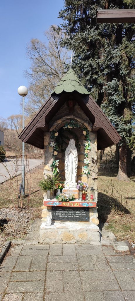 Kaplnka Jaskyňa Lurdskej Panny Márie, Likavka 01