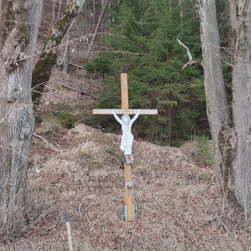 Kríž nad cintorínom, Liptovská Osada