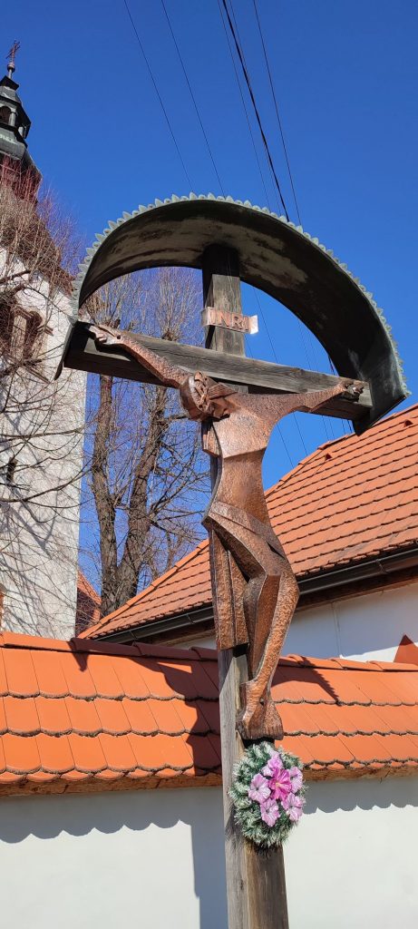 Kríž pred opevnením kostola, Liptovské Sliače - Stredný 04