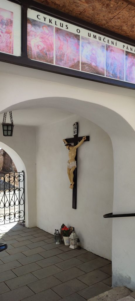 Kríž v opevnení kostola, Liptovské Sliače - Stredný 08