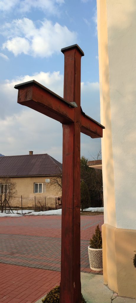 Misijný kríž pri kostole, Liptovská Osada 01