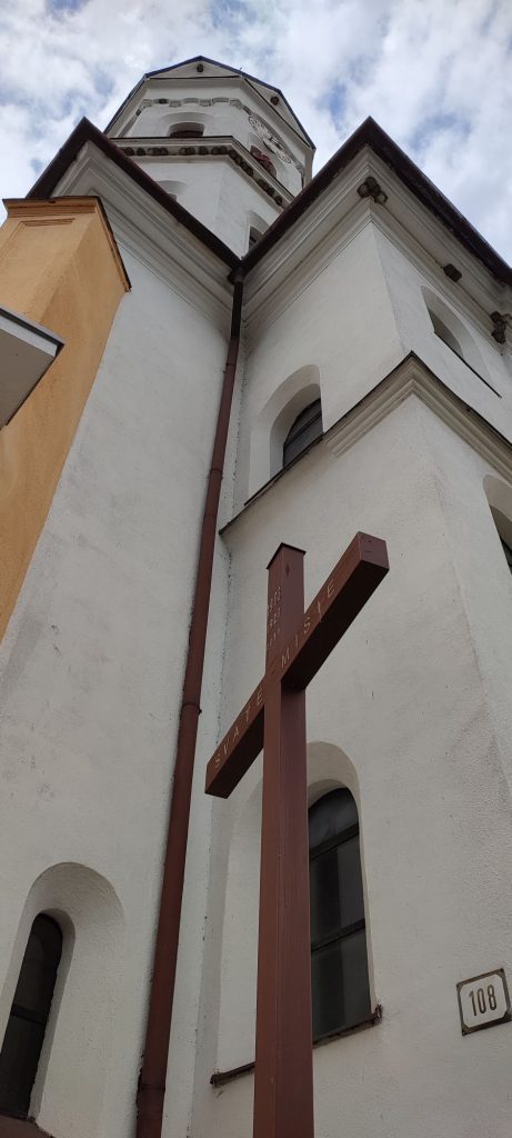 Misijný kríž pri kostole, Stankovany 03