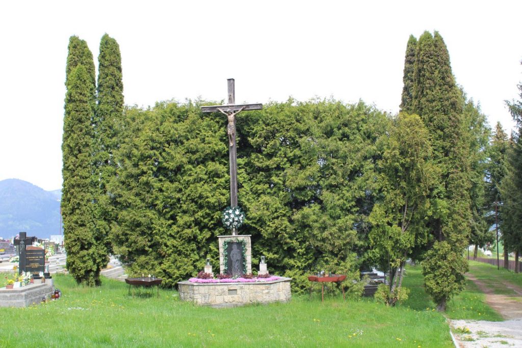 Kríž na cintoríne, Ludrová 01