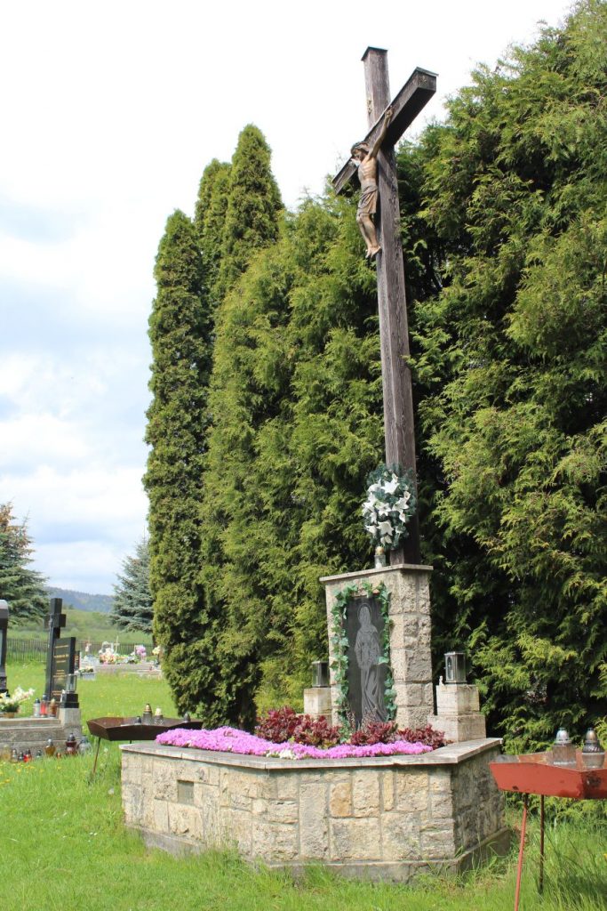 Kríž na cintoríne, Ludrová 04