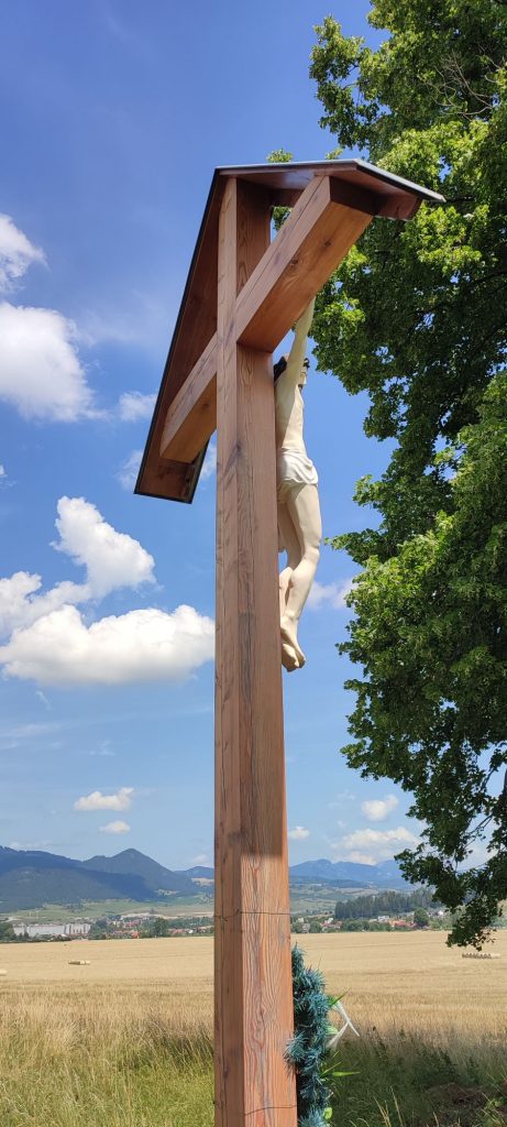 Kríž pri Kostole Všetkých svätých v Ludrovej - Kúte 06
