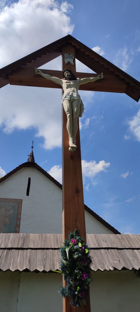 Kríž pri Kostole Všetkých svätých v Ludrovej - Kúte 07