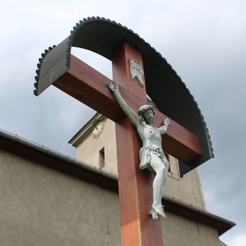 Kríž pri kostole, Ludrová