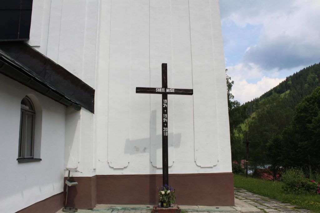 Misijný kríž pri kostole, Liptovské Revúce - Stredná Revúca 01