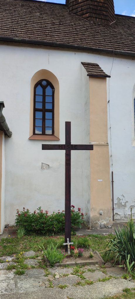 Misijný kríž pri kostole, Liptovský Michal 06