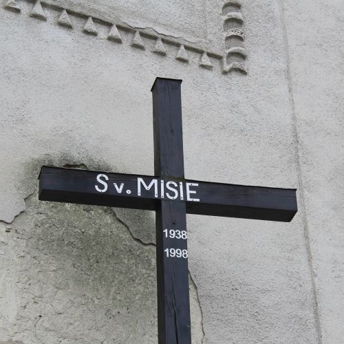 Misijný kríž pri kostole, Ludrová