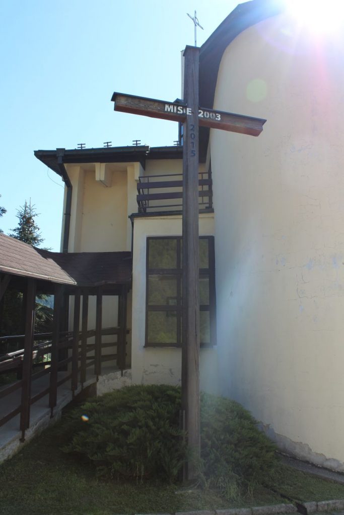 Misijný kríž pri kostole, Švošov 01