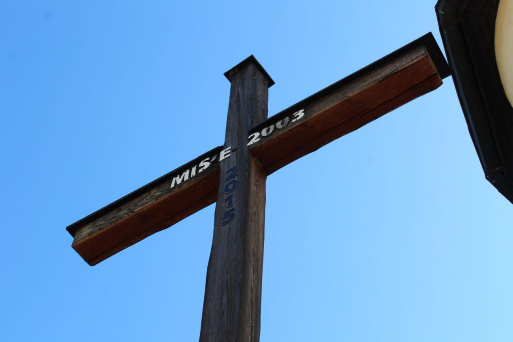 Misijný kríž pri kostole, Švošov 02