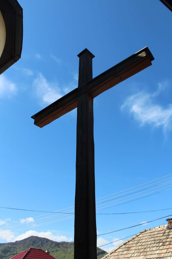 Misijný kríž pri kostole, Švošov 03