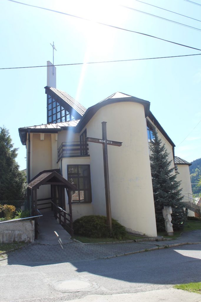 Misijný kríž pri kostole, Švošov 04