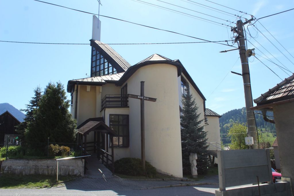 Misijný kríž pri kostole, Švošov 05