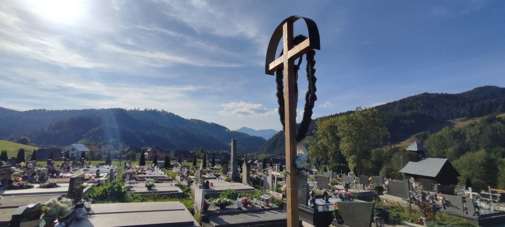 Kríž na cintoríne dolná časť, Liptovská Lúžna 04