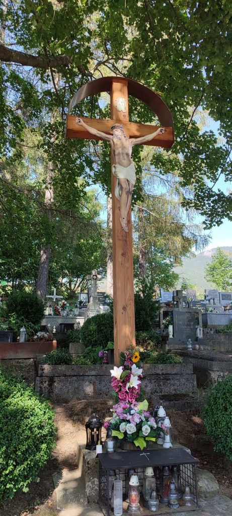 Kríž na cintoríne horná časť, Liptovská Lúžna 01