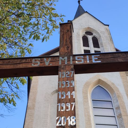 Misijný kríž pri kostole, Biely Potok
