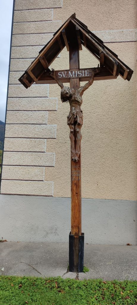 Misijný kríž pri kostole, Hrboltová 01
