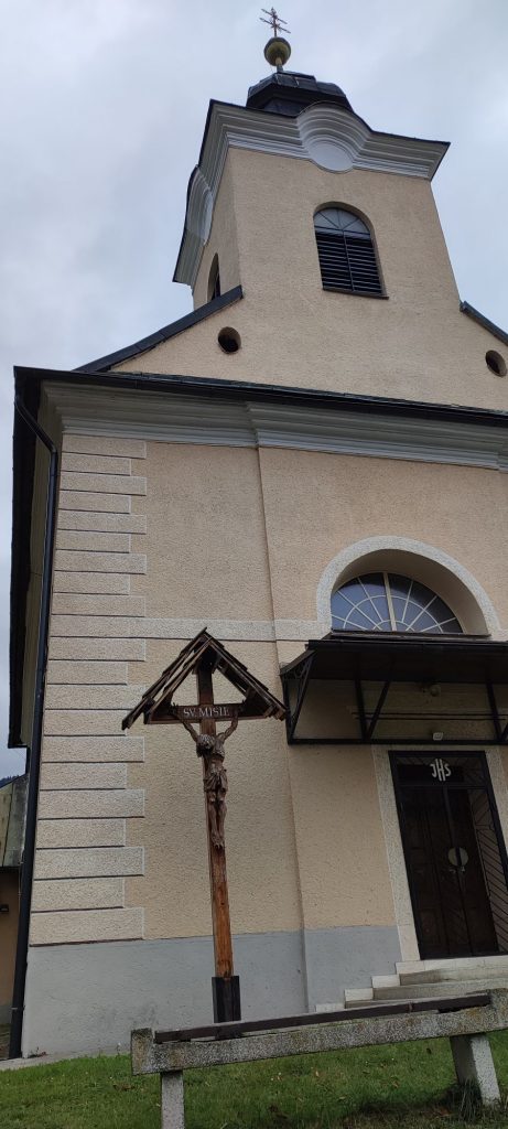 Misijný kríž pri kostole, Hrboltová 04