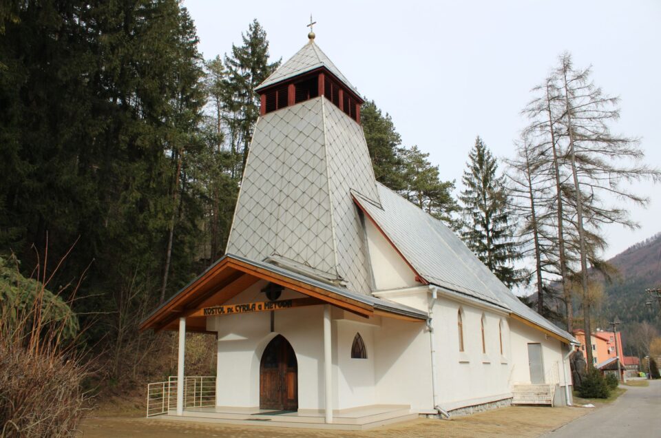 Kostol sv. Cyrila a Metoda v Ľubochni