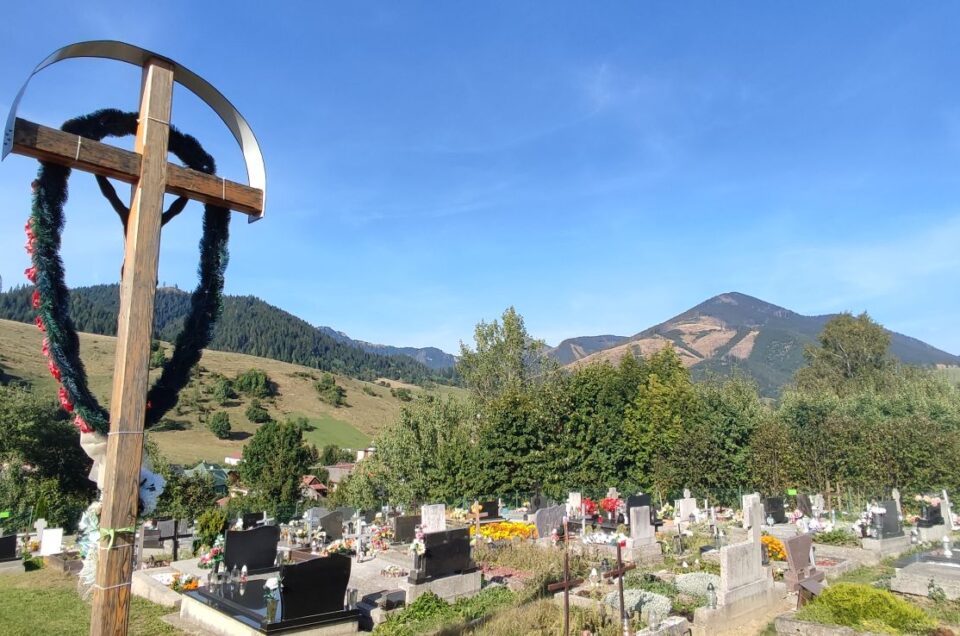 Kríž na cintoríne dolná časť, Liptovská Lúžna