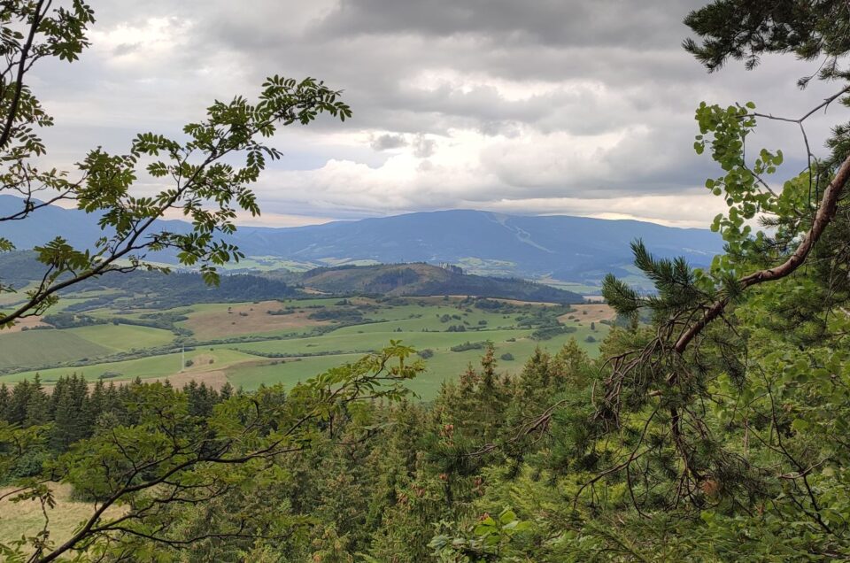 Kríž pri Hlavačke, Komjatná