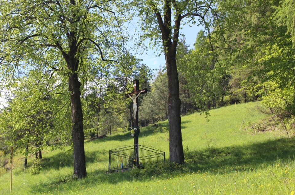 Kríž pri sýpkach, Hubová