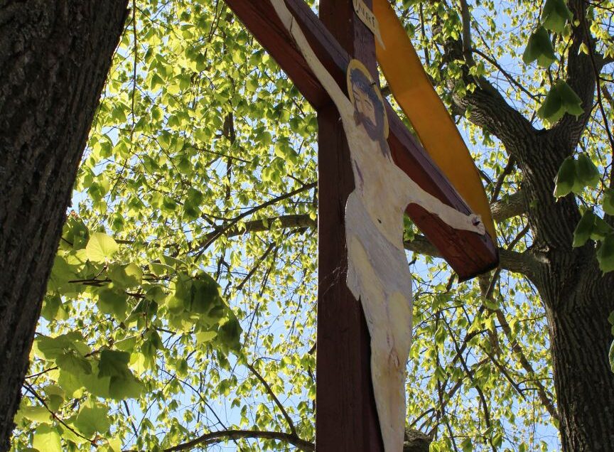 Kríž za ihriskom, Hubová