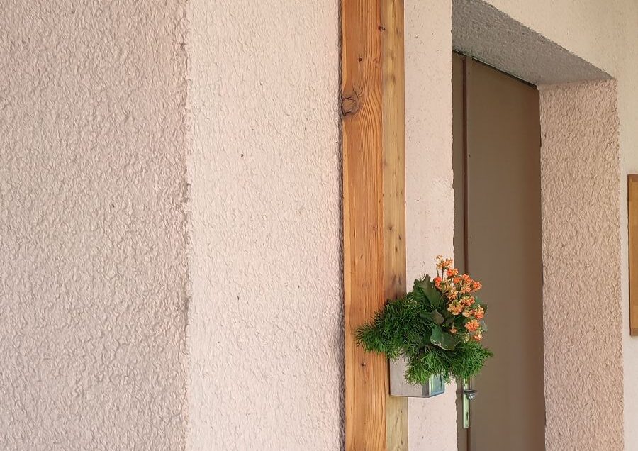 Misijný kríž na kostole, Lisková