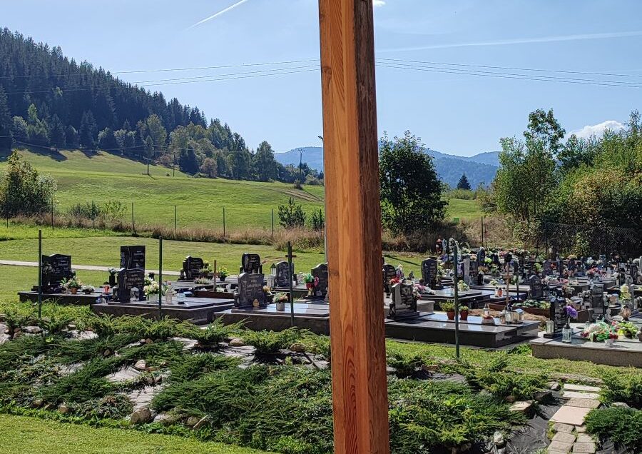 Misijný kríž pri kostole, Liptovská Lúžna