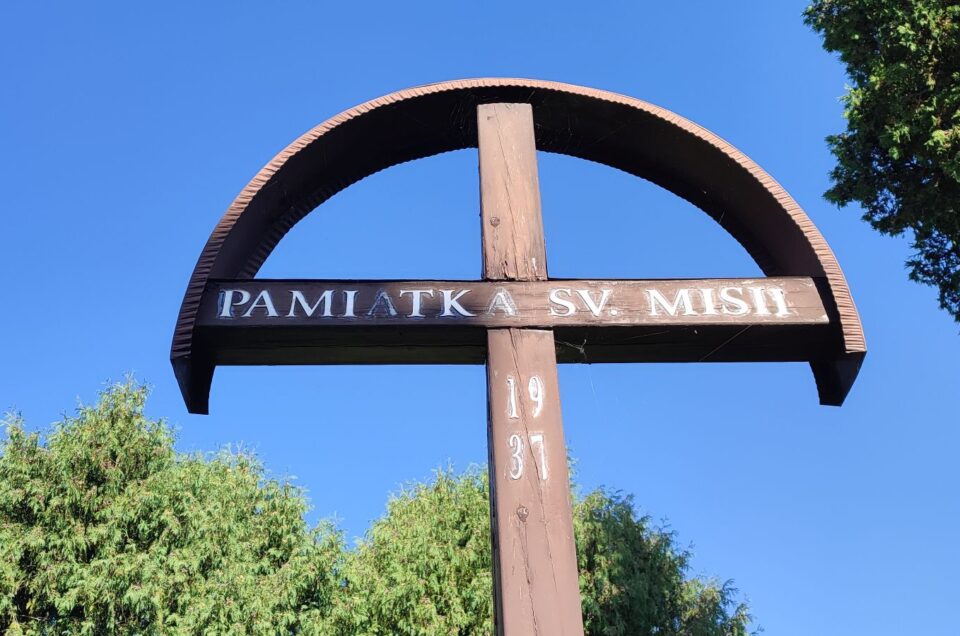 Misijný kríž pri kostole, Lisková