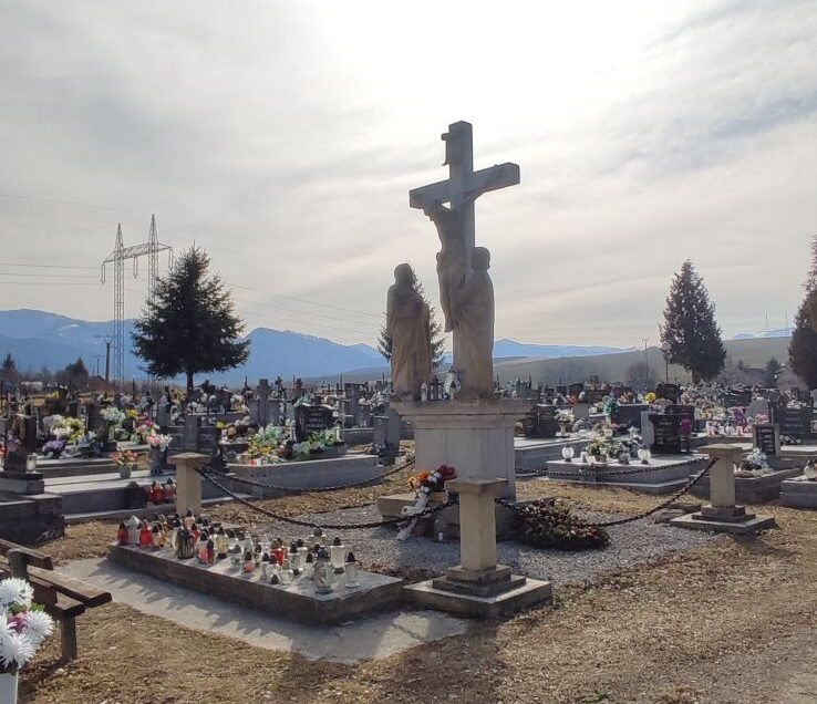 Hlavný kríž na cintoríne, Liptovské Sliače – Nižný