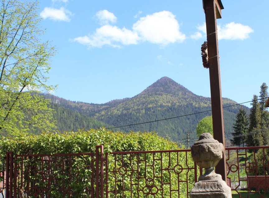 Misijný kríž pri kostole, Hubová