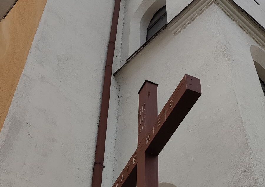 Misijný kríž pri kostole, Stankovany