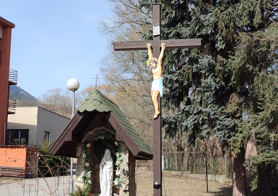 Kríž Likavka, pri kaplnke Jaskyňa Lurdskej Panny Márie